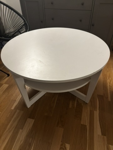 White round centre table